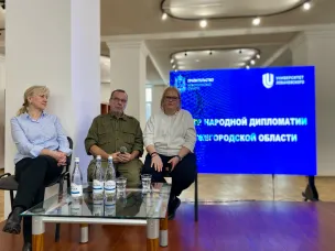 Советник губернатора Нижегородской области Ремо Кирш выступил перед юными дипломатами